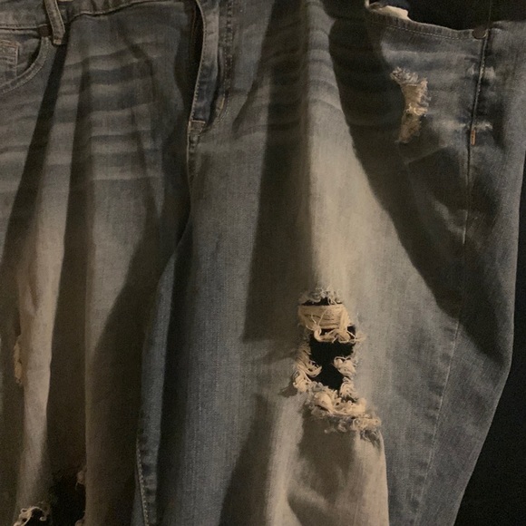 EUC Torrid distressed 24 T stretch jeans - Picture 10 of 11